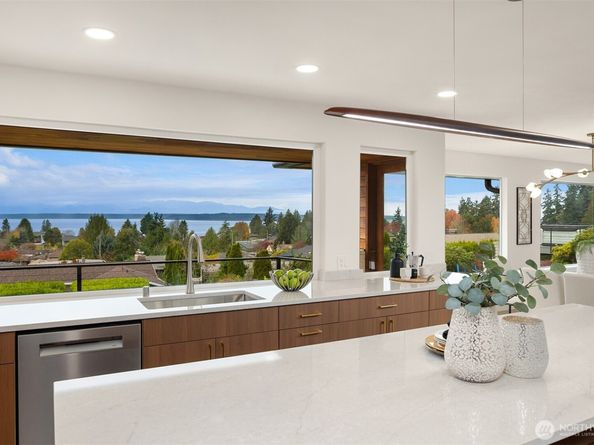 12711 9th Avenue NW, Seattle WA 98177