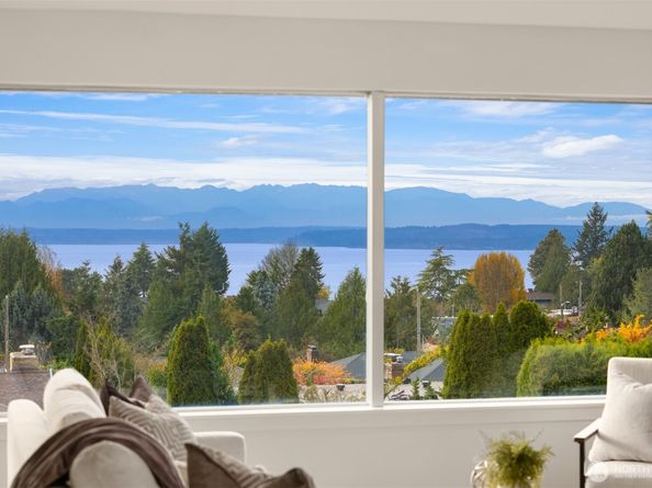 12711 9th Avenue NW, Seattle WA 98177