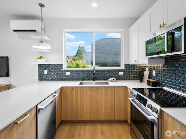 318 B N 84th Street, Seattle WA 98103