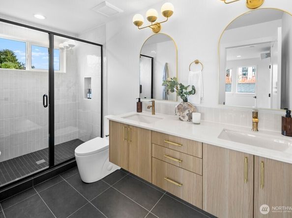 318 B N 84th Street, Seattle WA 98103