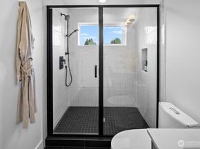 318 B N 84th Street, Seattle WA 98103