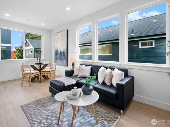 318 B N 84th Street, Seattle WA 98103