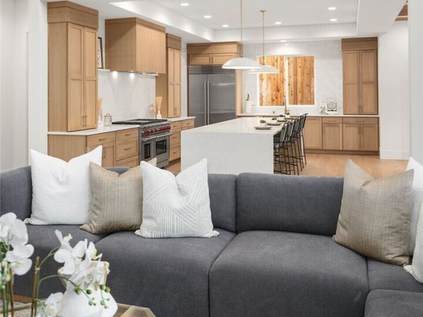 16424 NE 17th Place, Bellevue WA 98008