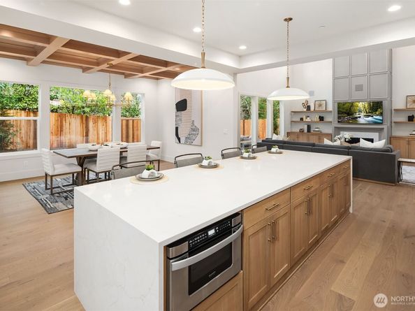 16424 NE 17th Place, Bellevue WA 98008