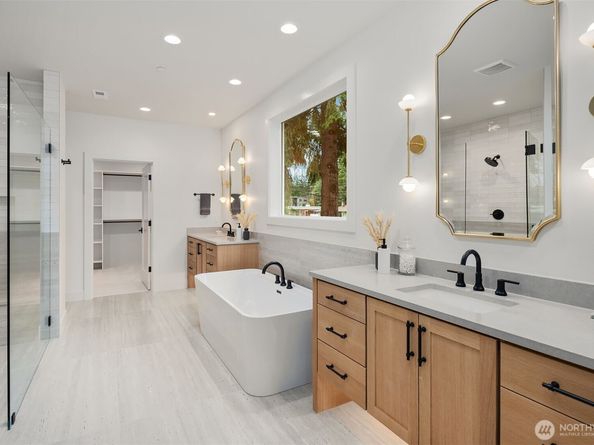 16424 NE 17th Place, Bellevue WA 98008