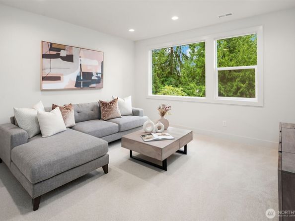 16424 NE 17th Place, Bellevue WA 98008