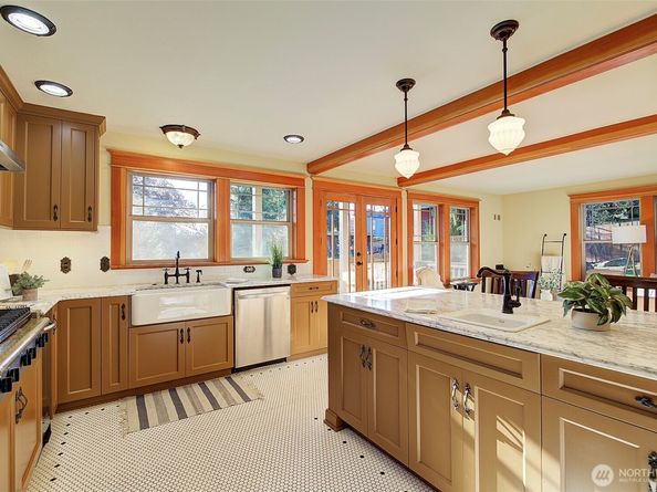 311 NE 117th Street, Seattle WA 98125