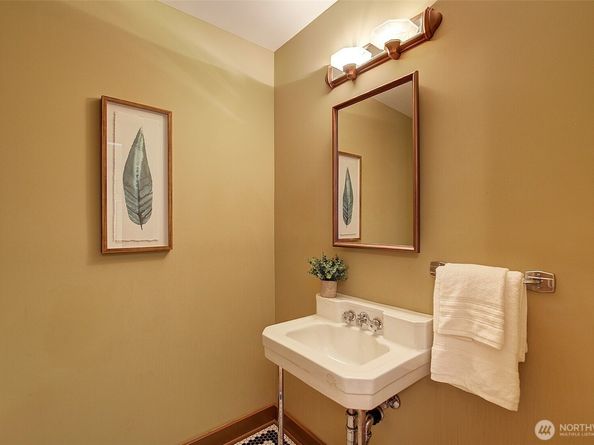 311 NE 117th Street, Seattle WA 98125