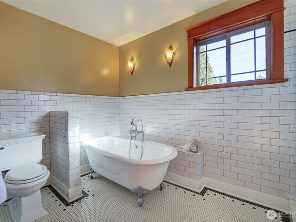 311 NE 117th Street, Seattle WA 98125