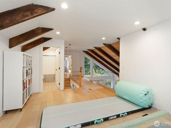 16455 Agate Point Road NE, Bainbridge Island WA 98110