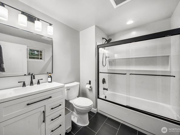 12391 S Keyport Road NE, Poulsbo WA 98370