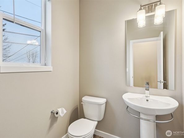 13724 Ash Way F3, Everett WA 98204