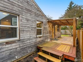 5143 46th Avenue NE, Seattle WA 98105