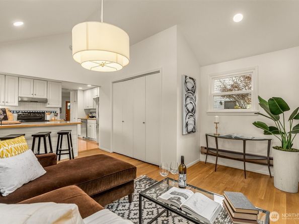 5143 46th Avenue NE, Seattle WA 98105