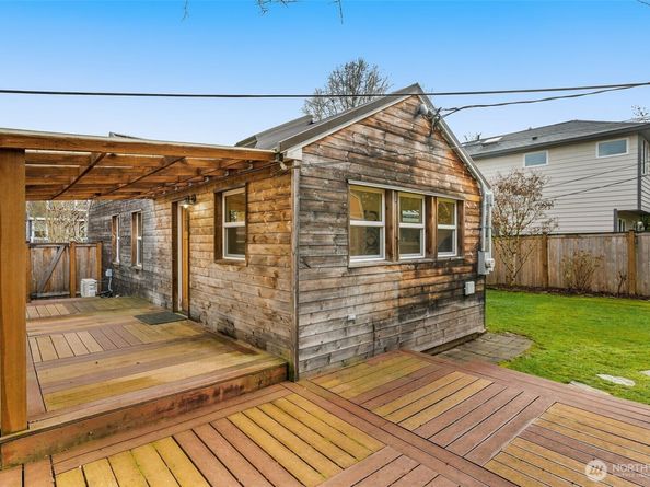 5143 46th Avenue NE, Seattle WA 98105