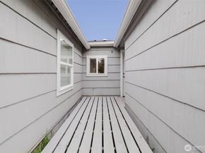 2805 NE Bowen Street, Bremerton WA 98310