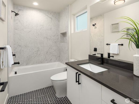 8823 Ashworth Avenue N B, Seattle WA 98103