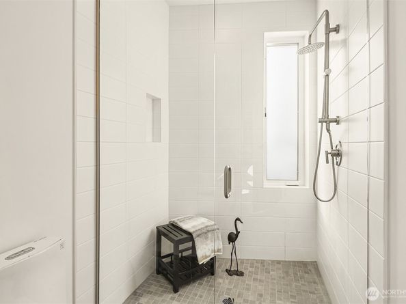 629 13th Avenue E, Seattle WA 98102