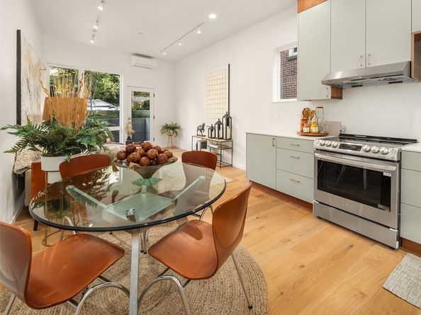 629 13th Avenue E, Seattle WA 98102