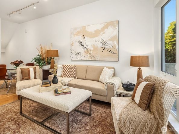 629 13th Avenue E, Seattle WA 98102