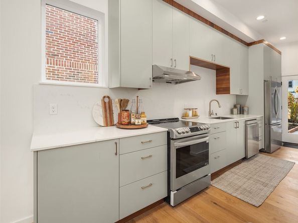 629 13th Avenue E, Seattle WA 98102