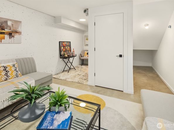 629 13th Avenue E, Seattle WA 98102