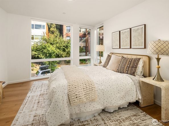 629 13th Avenue E, Seattle WA 98102