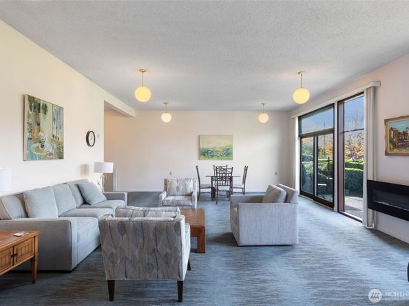 2858 32nd Avenue W 106, Seattle WA 98119