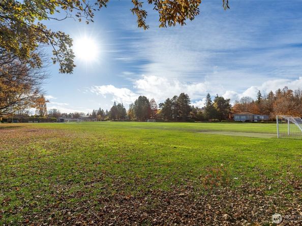 2858 32nd Avenue W 106, Seattle WA 98119