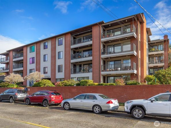 2858 32nd Avenue W 106, Seattle WA 98119