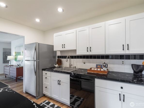 2858 32nd Avenue W 106, Seattle WA 98119