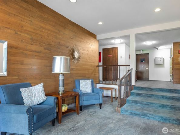 2858 32nd Avenue W 106, Seattle WA 98119