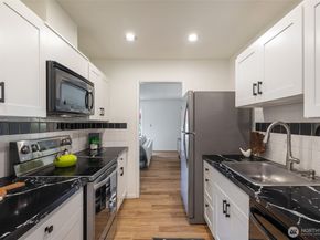 2858 32nd Avenue W 106, Seattle WA 98119