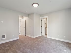 17825 N Wallingford Avenue A, Shoreline WA 98133