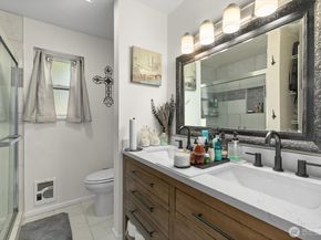 13321 15th Avenue NE D5, Seattle WA 98125