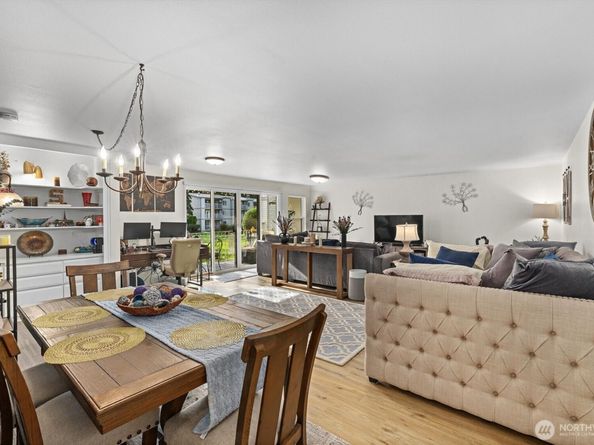 13321 15th Avenue NE D5, Seattle WA 98125