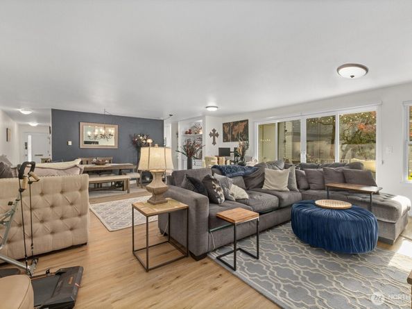 13321 15th Avenue NE D5, Seattle WA 98125