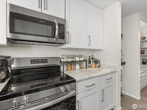 13321 15th Avenue NE D5, Seattle WA 98125