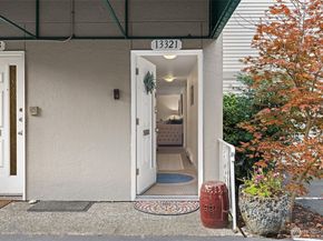 13321 15th Avenue NE D5, Seattle WA 98125