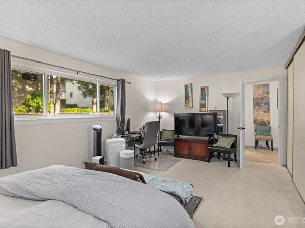 13321 15th Avenue NE D5, Seattle WA 98125