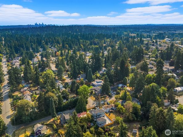 2032 NE 123rd Street, Seattle WA 98125