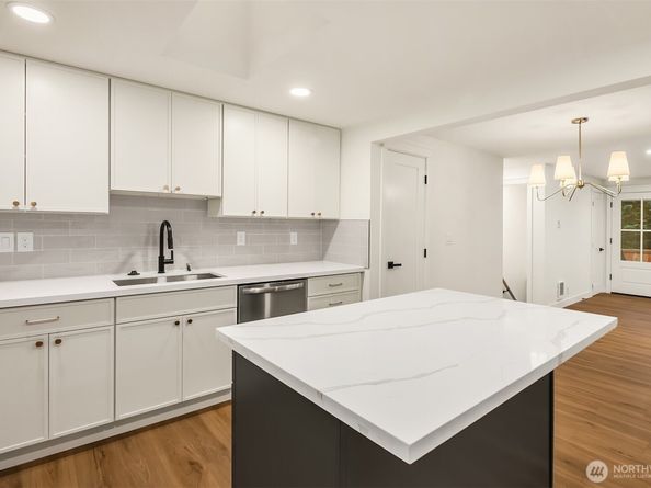 2032 NE 123rd Street, Seattle WA 98125