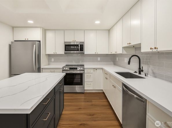 2032 NE 123rd Street, Seattle WA 98125