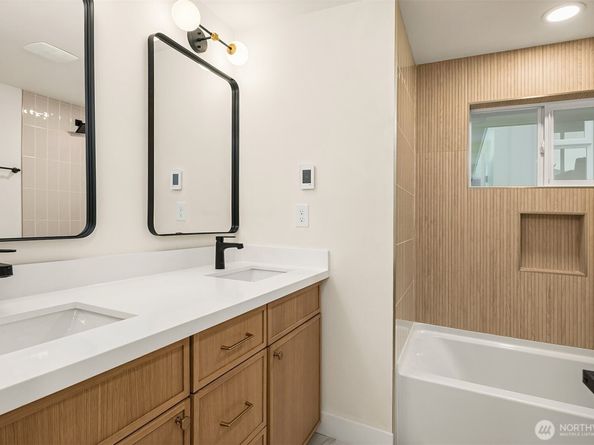 2032 NE 123rd Street, Seattle WA 98125