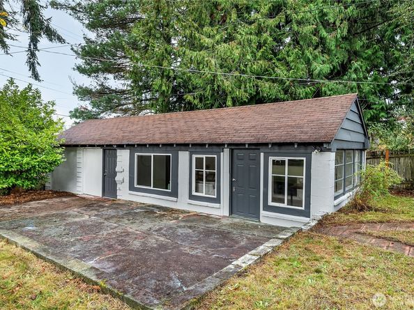 16167 Midvale Avenue N, Shoreline WA 98133