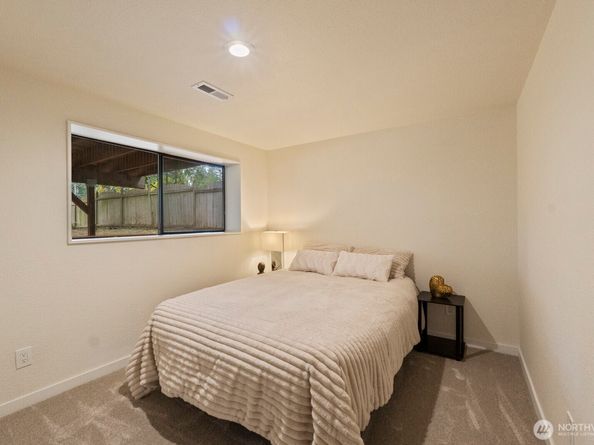 18045 3rd Ave NE, Shoreline WA 98155