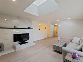 18045 3rd Ave NE, Shoreline WA 98155