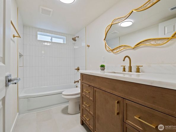 18045 3rd Ave NE, Shoreline WA 98155