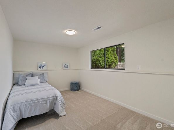 18045 3rd Ave NE, Shoreline WA 98155