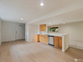 18045 3rd Ave NE, Shoreline WA 98155